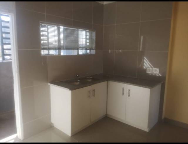 1 BEDROOM PROPERTY TO RENT IN OVERPORT